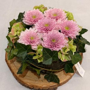 Bloemstuk Allerheiligen roze chrysanten