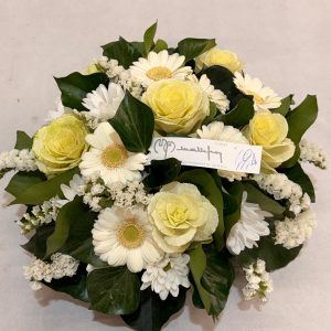 Bloemstuk Allerheiligen wit