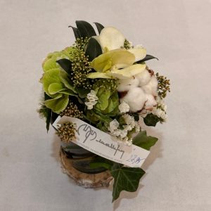 Klein bloemstuk Allerheiligen wit